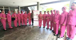 Peringati Hut HKGB Ke-70, Kapolsek Lubuk Baja Dampingi Ketua Bhayangkari Lakukan Anjangsana