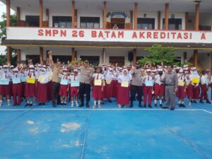 Kapolsek Batu Aji Beri Pembekalan Kepada Siswa Siswi TA Baru 2022/2023 di SMPN 26 Batam