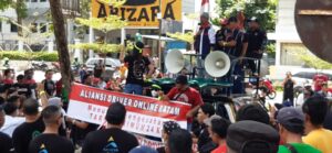 Tuntut Kenaikan Tarif Minimum, Ratusan Driver Online Batam Gelar Aksi Unjuk Rasa