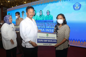 𝗥𝘂𝗱𝗶 𝗦𝗲𝗿𝗮𝗵𝗸𝗮𝗻 𝗜𝗻𝘀𝗲𝗻𝘁𝗶𝗳 𝗞𝗲𝗽𝗮𝗱𝗮 𝟭.𝟯𝟰𝟮 𝗚𝘂𝗿𝘂 𝗦𝘄𝗮𝘀𝘁𝗮 𝗱𝗶 𝗧𝘂𝗷𝘂𝗵 𝗞𝗲𝗰𝗮𝗺𝗮𝘁𝗮𝗻