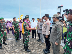 Polsek Kawasan Bandara Hang Nadim Lakukan Pengamanan Kedatangan Panglima TNI di Terminal VVIP Bandara Internasional Hang Nadim Batam
