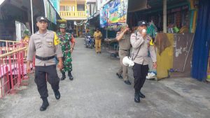 Gunakan Toa Pengeras Suara, Polsek Belakang Padang Himbau Masyarakat Pasang Bendera Merah Putih Selama Bulan Agustus