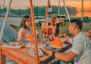 HARRIS Resort Waterfront Batam Tawarkan Romantic BBQ Dinner