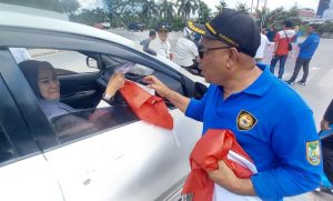 Sambut Hari Kemerdekaan Gerakan 10 Juta Bendera di Sambut Warga Batam