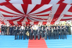 Kapolresta Barelang Mengikuti Upacara Penaikan Bendera Peringatan HUT Kemerdekaan RI Ke-77 Tingkat Kota Batam