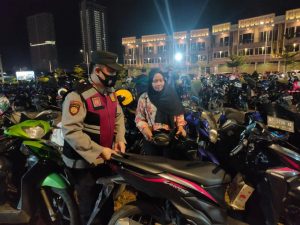 Personel Polsek Lubuk Baja Melaksanakan Pengamanan Kegiatan Nagoya Thamrin Fashion Week