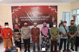 Wakapolresta Barelang Dampingi Kapolda Kepri Beserta Rombongan Laksanakan Bakti Sosial di Wilayah Pulau terluar Kec. Belakang Padang