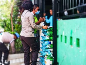 Jumat Berkah, Polsek Kawasan Bandara Hang Nadim Membagikan Sembako kepada Panti Asuhan Dalam Rangka HUT RI Ke-77