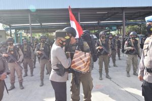 Kapolda Kepri Pimpin Upacara Pelepasan Personel Satbrimob Polda Kepri dalam Rangka Satgas Operasi Amole II 2022