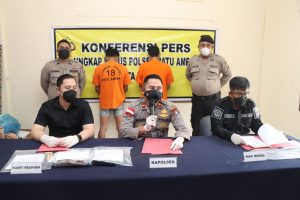 Kapolsek Batu Ampar Gelar Konferensi Pers Ungkap Pelaku Curanmor