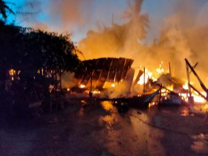 5 Unit Damkar Dikerahkan Padamkan Api yang Menghanguskan Pabrik Tahu di Tanjung Memban Nongsa