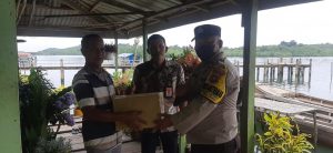 Jumat Barokah, Polsek Bulang Salurkan Bantuan Sembako Kepada Masyarakat yang Terkena Dampak Penyesuaian BBM