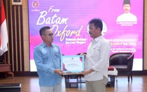 𝗗𝗶𝘀𝗸𝘂𝘀𝗶 𝗱𝗲𝗻𝗴𝗮𝗻 𝗠𝗮𝗵𝗮𝘀𝗶𝘀𝘄𝗶 𝗢𝘅𝗳𝗼𝗿𝗱 𝗔𝘀𝗮𝗹 𝗕𝗮𝘁𝗮𝗺, 𝗥𝘂𝗱𝗶 𝗦𝗮𝗺𝗽𝗮𝗶𝗸𝗮𝗻 𝗣𝗲𝘁𝘂𝗮𝗵 𝗜𝗻𝗶