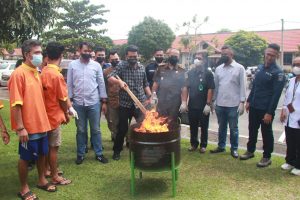 PEMUSNAHAN BARANG BUKTI NARKOTIKA JENIS SABU, KOKAIN DAN NARKOTIKA JENIS GANJA OLEH DITRESNARKOBA POLDA KEPRI