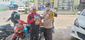 Polsek Batu Ampar Sambangi Warga Lansia/kurang Mampu serta Salurkan Bantuan Sosial Berupa Beras