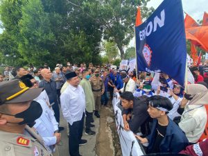 Mahasiswa dan Buruh Demo Tolak Kenaikan Harga BBM di Batam