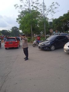 Urai Kemacetan dan Tindak Kejahatan di Jalan, Polsek Sekupang Rutin Laksanakan Strong Point