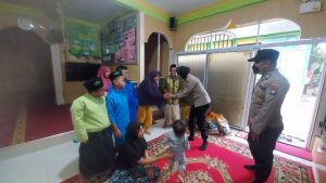 Jum’at Berkah Polsek Kawasan Pelabuhan Batam, Bagikan Sembako Kepada Panti Asuhan Ridho Ilahi Batam