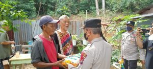 Polsek Lubuk Baja Kembali melaksanakan Baksos Kepada Masyarakat Kurang Mampu yang Terdampak Pasca Kenaikan Harga BBM
