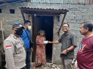 Polsek Lubuk Baja Gandeng PT CDHA Beri Bantuan ke Warga yang Terdampak Banjir di Tanjung Uma