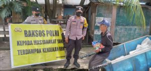 Door to door Berkeliling Polsek Batu Ampar terus Peduli, Berbagi Kepada Masyarakat Kurang Mampu