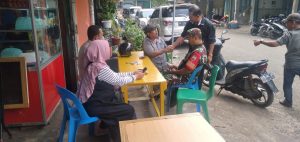 Bhabinkamtibmas Kelurahan Jodoh Sambang Kamtibmas Duduk Bercerita Toga Tomas Warga Jodoh