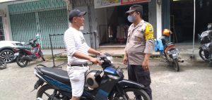 Bhabinkamtibmas Polsek Batu Ampar Laksanakan Yustisi Prokes dan Himbau Warganya Kamtibmas