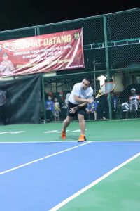 Kapolresta Barelang Pimpin Tim Tenis Polresta Barelang Hajar Tim Tenis Pelti Kepri