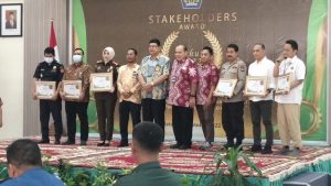 POLDA KEPRI RAIH 4 (EMPAT) PENGHARGAAN STAKEHOLDER AWARD TA. 2022