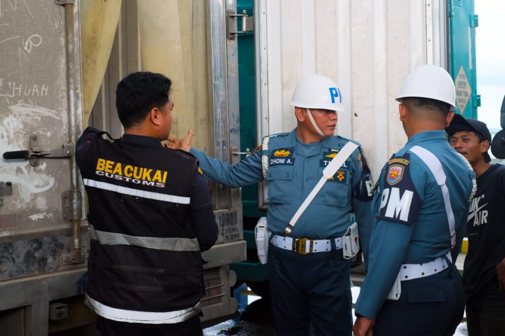 Bea Cukai Batam Gelar Operasi Bersama Guna Tertibkan Pelabuhan Telaga Punggur