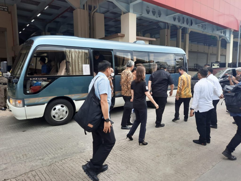 Polsek Lubuk Baja melaksanakan pengamanan kegiatan kunjungan rombongan Menteri Koordinator Perekonomian Republik Indonesia di PT. Sat Nusa Persada