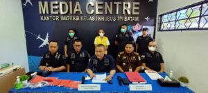 Imigrasi Batam Amankan Seorang Tersangka Pemalsu Cap Pasport Bagi WNI di Malaysia