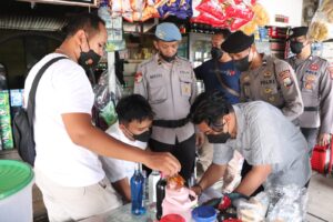 Dalam Rangka Operasi Pekat Polres Karimun Amankan Diduga Kumpul Kebo dan 59 Botol Miras