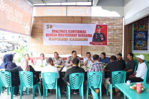 Kapolres Karimun Besembang Becerite Dengan Masyarakat