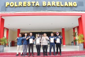 Kapolresta Barelang Beri Penghargaan Kepada Personel Yang Berprestasi Dan Penghargaan Kepada Polsek Terbaik Periode November 2022