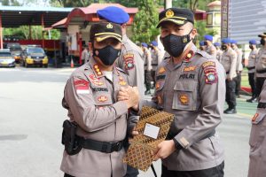 Kapolsek Lubuk Baja Terima Penghargaan Tindak Pidana Kasus Curas
