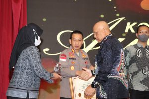 Kapolresta Barelang Terima Penghargaan Kompolnas Awards 2022 di Auditorium PTIK Jakarta
