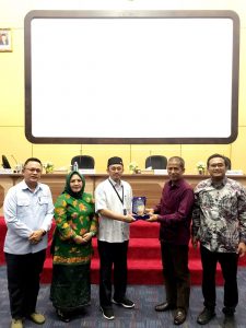 Hakim Mahkamah Konstitusi RI Bedah Buku Bersama Fakultas Hukum Uniba