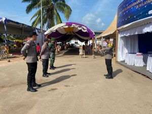 Personel Polsek Batu Ampar dan TNI Laksanakan Pengamanan Kegiatan Pos Yan Terpadu Lilin 2022 Pelabuhan Batu Ampar