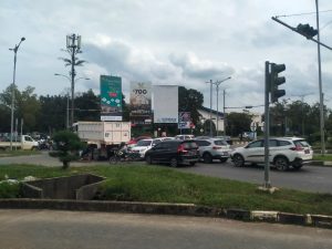 Ratusan Kendaraan Tampak Mengular di Perempatan Hotel Kaliban Batam Center Akibat Traffic Light Padam