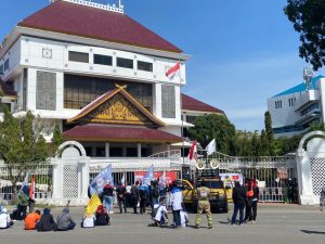 Aksi Ujuk Rasa Buruh Di Pemko Batam,akan kita sampai kan ke Pusat