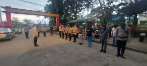 Waka Polsek Batu Ampar Pimpin Kesiapan Personil Pengamanan Malam Nataru Di Halaman Polsek Batu Ampar