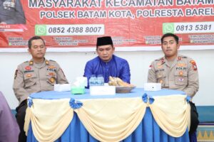 Laksanakan Kegiatan Jumat Curhat Kamtibmas, Kapolsek Batam Kota Tanggapi dan Tindak Lanjuti Curhat Masyarakat Kec. Batam Kota