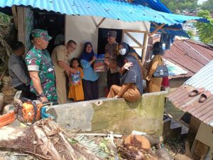 Bersenergi Personil Polsek Batu Ampar Bhabinkamtibmas Kel.Seraya, Bhabinsa Kel. Seraya dan Kelurahan Seraya Peduli Berbagi