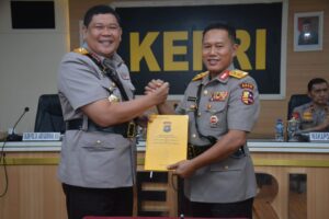PEMAPARAN LAPORAN SATUAN POLDA KEPRI DAN PENYERAHAN BUKU PROFIL POLDA KEPRI
