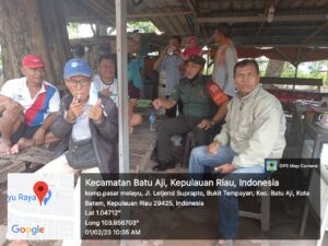 Komsos Babinsa 14 Bukit Tempayan di Wilayah Binaan, Ingatkan Warga untuk Selalu Waspada Cuaca Ekstrem
