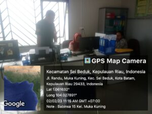 Babinsa 15 Kelurahan Muka Kuning Bersama Appem Gelar Komsos di Kantor Lurah