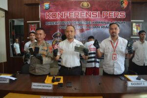 DITRESKRIMUM POLDA KEPRI AMANKAN PELAKU PENCURIAN SEPEDA MOTOR