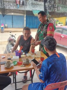 Sosialisasikan Pendaftaran Komcad Matra Darat TA 2023, Babinsa 10 Bengkong Ajak Warga Segera Bergabung