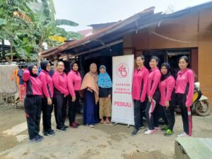 Bhayangkari Lubuk Baja Melaksanakan Bakti Sosial (Baksos) Kepada Warga Yang Kurang Mampu di Wilkum Polsek Lubuk Baja